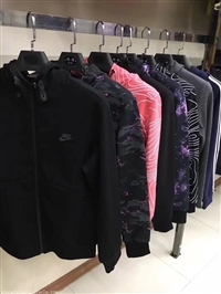 揭秘品牌折扣服裝貨源 從專(zhuān)賣(mài)店庫(kù)存到精品尾貨批發(fā)全攻略